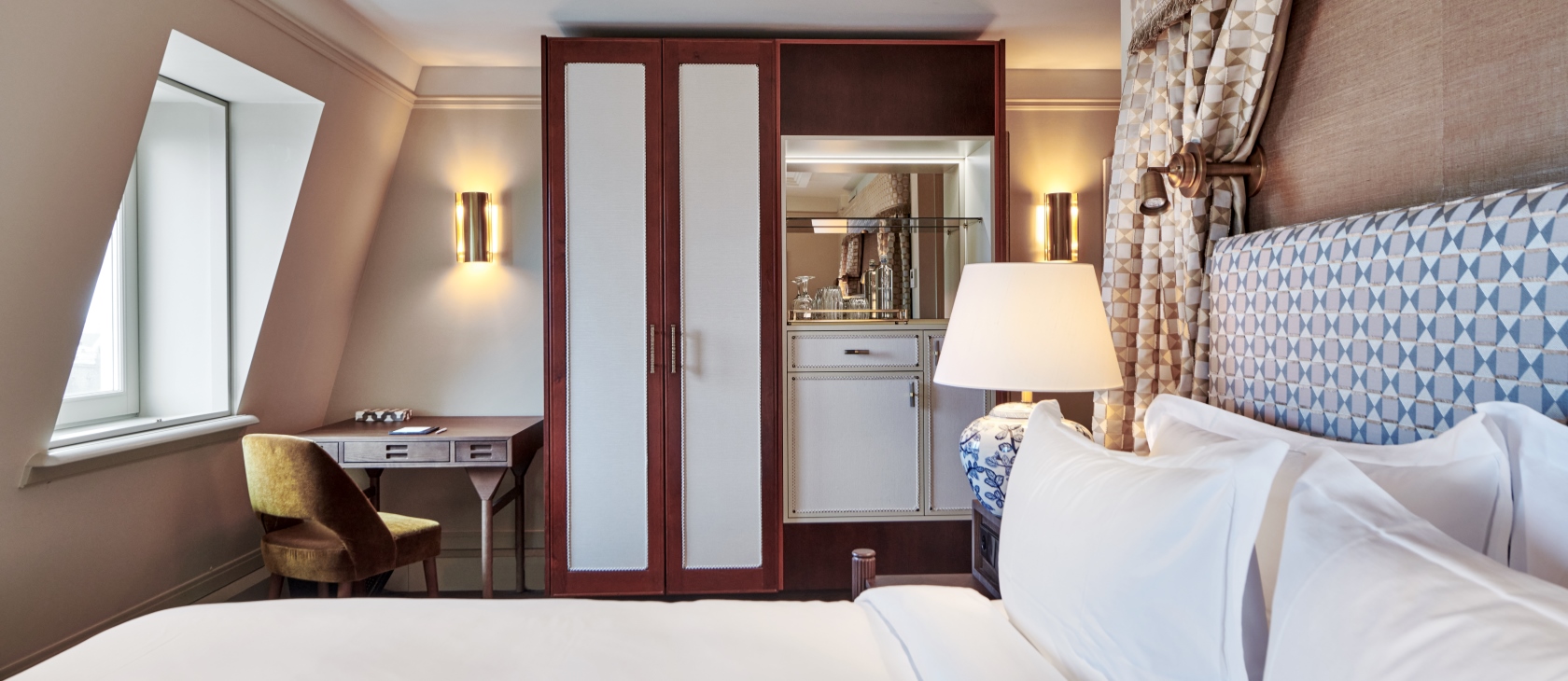 Superior-room-DeLeurope-Amsterdam.1