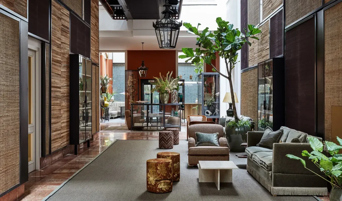 thuys lobby