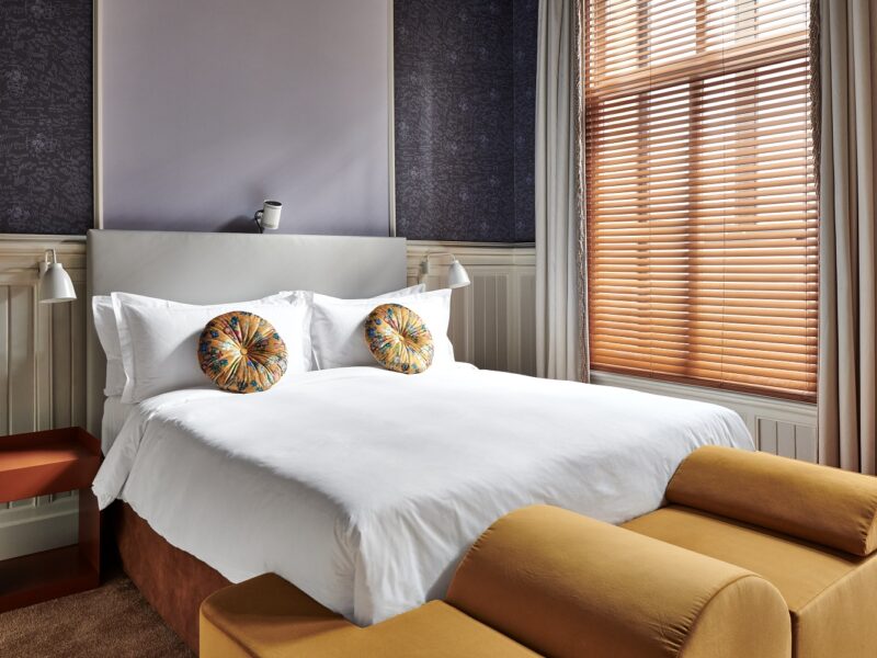 Bed in the Van Gogh Museum Suite at De L’Europe Amsterdam, featuring elegant bedding and artistic decor inspired by Van Gogh.